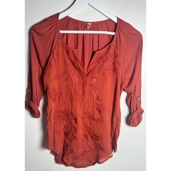 Tiny X Anthropologie Size XS Orange Embroidered Roll Tab Sleeve Henley Top - Picture 2 of 9